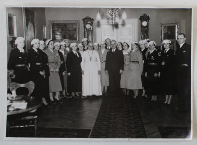 DELEGATIE ROMANA DE COMANDANTE DE STRAJERI , LA PRAGA , CU UN INAALT PRELAT , FOTOGRAFIE INTERBELICA foto