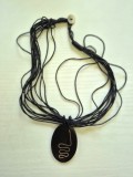 Colier statement etnic-modern, pandantiv abstract și &icirc;nchizătoare nasture sidef, 28 cm