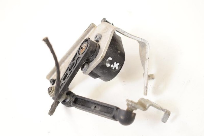 Senzor de nivel &icirc;nălțime st&acirc;nga spate BMW 7 G11, G12 2016 OEM: 2959574 10657032