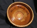 Arta / Traditie / Colectie - Veche farfurie / blid / castron realizat in zona Olteniei judetul Gorj / Terente Licarete anul 1959 !