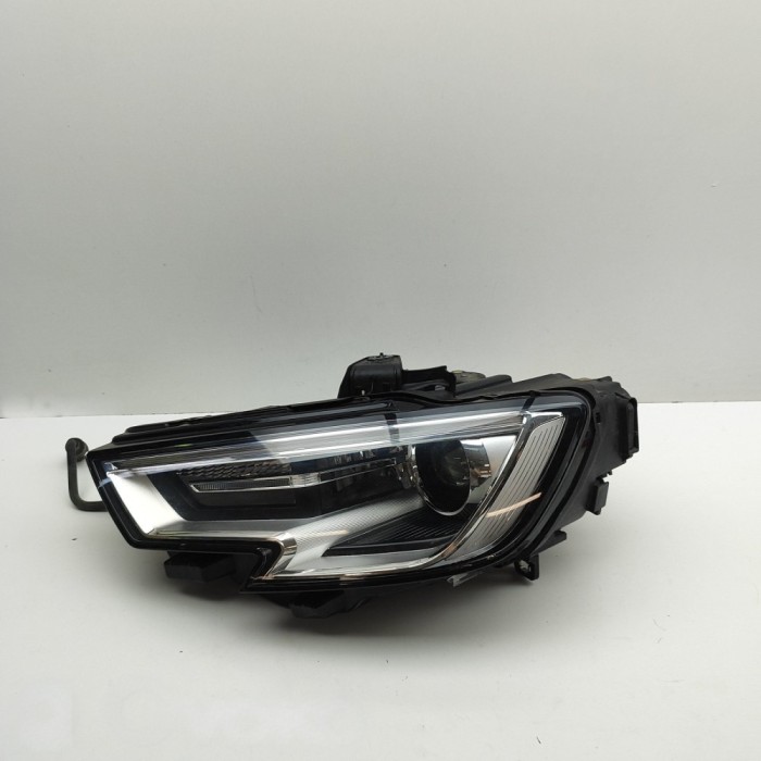 Audi A3 S3 8V Headlight/headlamp 8V0941005H