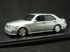 Mercedes Benz C36 AMG W202 Spark 1:43 foto