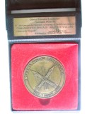 Cumpara ieftin Rară! Rom&acirc;nia medalie personalizată pentru excelență oferită unui locotenent și semnată de comandantul Brigăzii 1 Rachete Sol-Aer 2008,diam.=50 mm