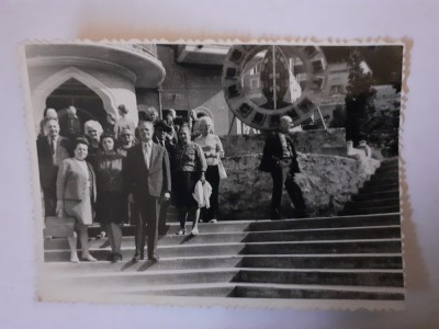 Fotografie dimensiune 6/9 cm cu grup la Băile Herculane (județul Caraș-Severin) foto