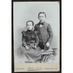 Fotografie pe carton, fetita si baiat, inceput de secol XX