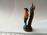 Bnk jc Figurina de plastic - cowboy legat la stalp - copie dupa Timpo