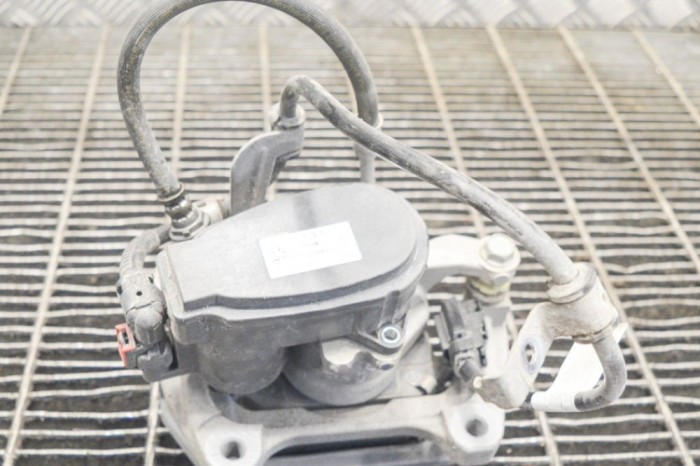 Etrier de fr&acirc;nă dreapta spate TESLA MODEL 3 2020 OEM: 1044624-00-H 12361567