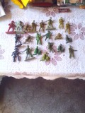Lot 15 figurine din plastic ww2 perioada comunista