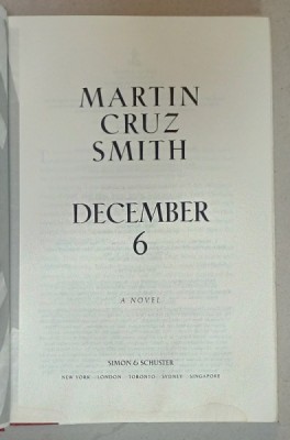6 DECEMBER , a novel by MARTIN CRUZ SMITH , 2002 , PREZINTA HALOURI DE APA foto
