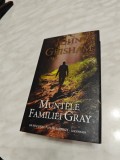 JOHN GRISHAM: MUNTELE FAMILIEI GRAY
