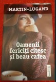 Oamenii fericiti citesc si beau cafea
