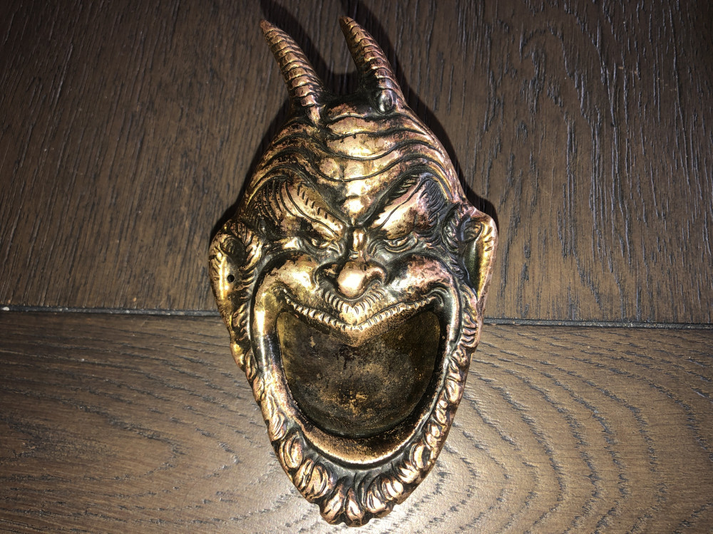 Scrumiera englezeasc din bronz,in forma de cap de demon,drac | Okazii.ro