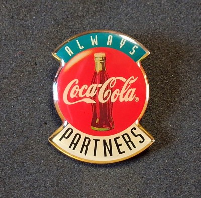 Insigna - &amp;quot;COCA COLA&amp;quot; foto