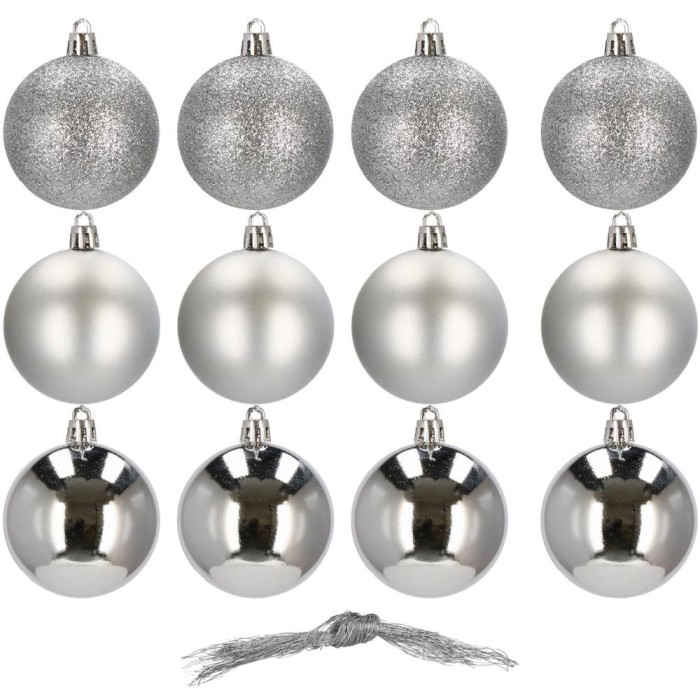 Set 12 globuri de Craciun, 6 cm, cu snur, mat, sclipici, stralucitor, argintiu