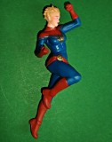 Figurină Avengers, Carol Danvers, Disney, Captain Marvel PVC 9 cm, costum albastru cu roșu și accesorii aurii, supereroi, Roy Thomas, fără postament