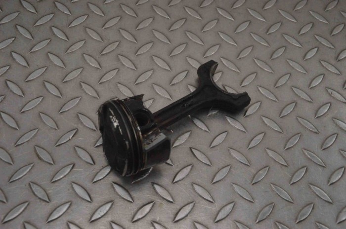 Piston MINI COOPER R56 2012 OEM: 77165