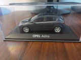 Macheta OPEL ASTRA H 2004 dark grey - Minichamps, 1/43, noua.