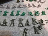 Cumpara ieftin lot figurine soldatei plastic 125 buc