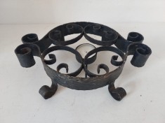Suport din fier forjat cu spațiu pentru lum&acirc;nare pastilă &ndash; menține vasele calde, design rustic vintage, lucrat manual, 23x16x6 cm
