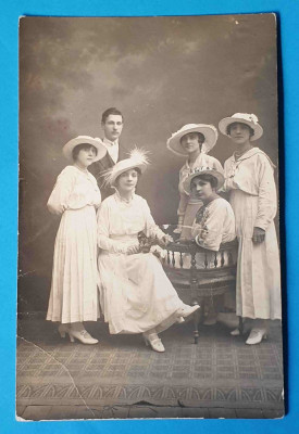 Carte Postala veche - fotografie grup de domnisoare - atelier din Bucuresti 1915 foto