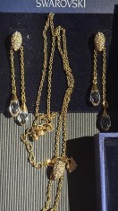 SWAROVSKI,SET DE BIJUTERII CU CRISTALE SWAROVSKI(LANTISOR + CERCEI )IN CUTIILE ORIGINALE CU CERTIFICAT DE GARANTIE/VECHI ,NEFOLOSITE