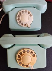 Telefoane vechi de jucarie, telefoane bulgaresti, jucarie vintage, jucarie comunism