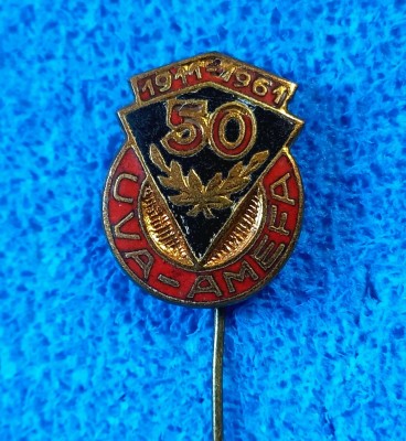 Insigna (model vechi) fotbal - UVA AMEFA ARAD (aniversare 50 ani 1911-1961) foto