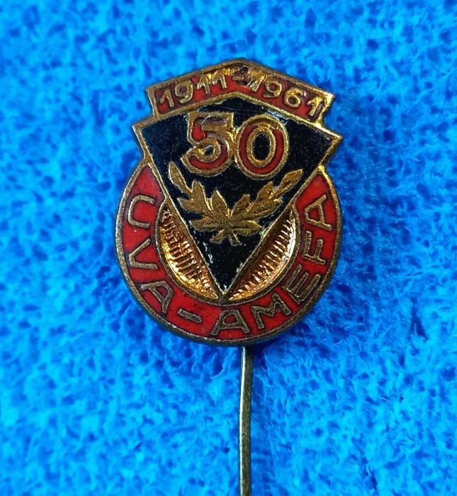 Insigna (model vechi) fotbal - UVA AMEFA ARAD (aniversare 50 ani 1911-1961)