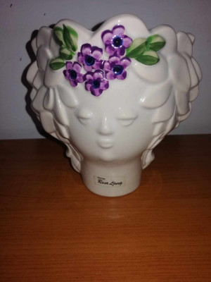 Vaza ceramica vintage alb flori mov forma cap de femeie Rosa Ljung Suedia foto