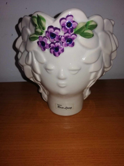 Vaza ceramica vintage alb flori mov forma cap de femeie Rosa Ljung Suedia