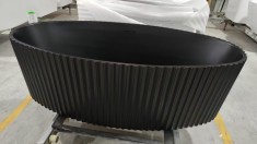 Cadă Freestanding Neagră &bdquo;Ribbed Elegance&rdquo; 1700&times;850&times;580mm