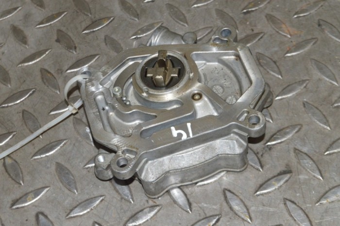 Pompa de vacuum MERCEDES-BENZ GLA X156 2015 OEM: a2702300165 13973284