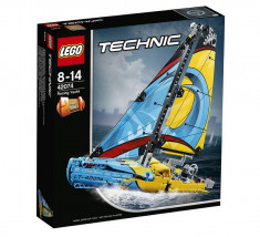 Set de constructie LEGO Technic Iaht de curse foto