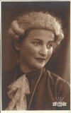 P2918N Femeie &icirc;n haine bărbătești de secol al XVIII-lea, 1939, studio Select Cristescu, Călărași