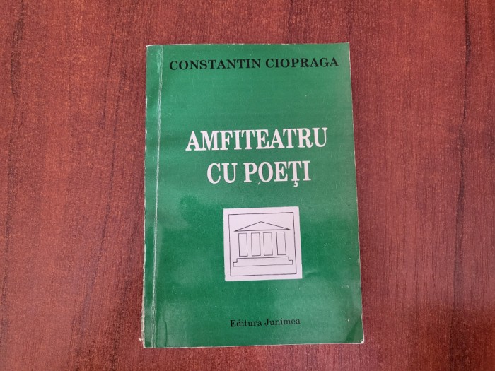 Amfiteatru cu poeti de Constantin Ciopraga