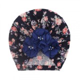 Caciulita tip turban cu floricele bleumarin aplicate (Marime Disponibila: 3-6