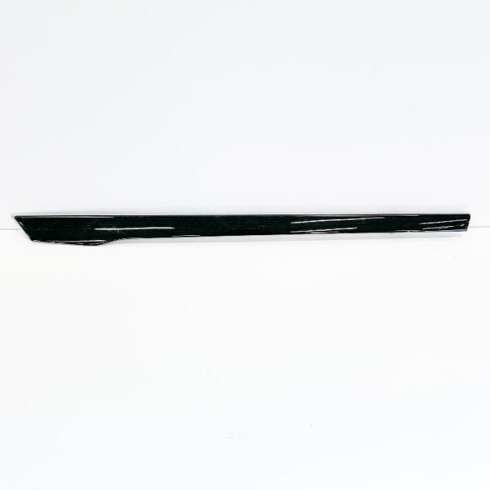 Ornament panou ușă dreapta spate TESLA MODEL X 2016 OEM: 1036081-10-A,1036081-00 10641116