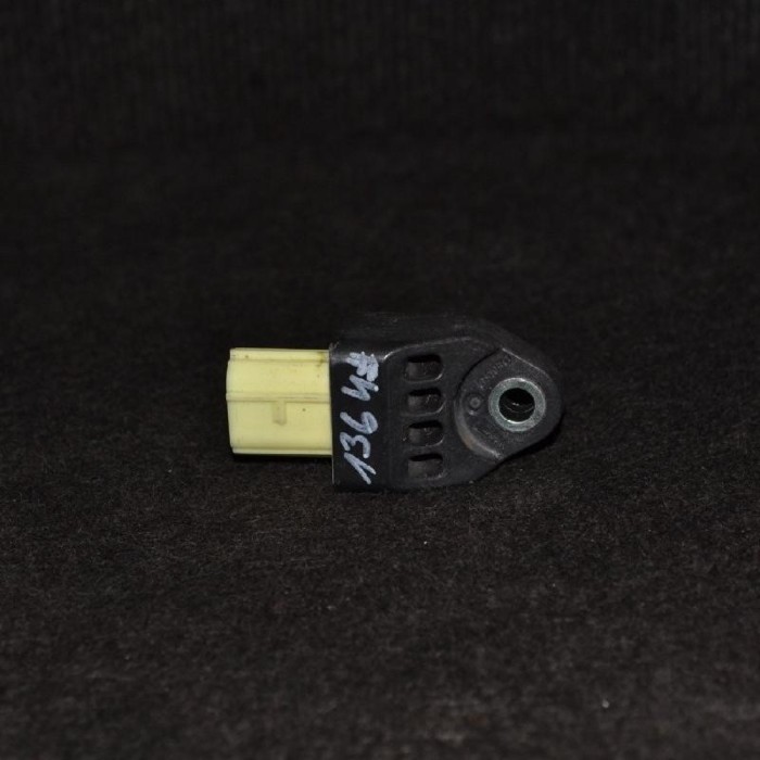 Senzor de impact dreapta spate TOYOTA RAV 4 III _A3_ 2006 OEM: 89831-33020 1379822