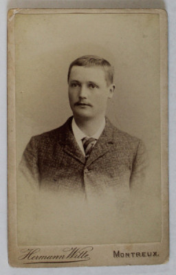 FOTOGRAFIE C.D.V. , STUDIO HERMANN WITTE , BADEN - BADEN , TANAR CU CRAVATA , SFARSITUL SEC. XIX foto