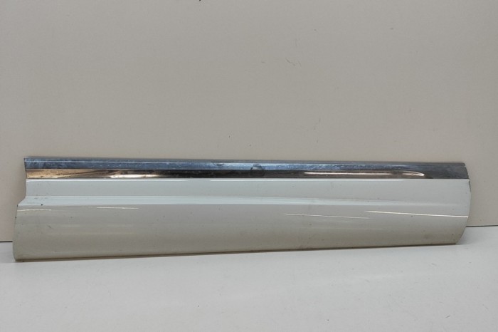 Bandou inferior ușă dreapta față VW TOUAREG 7P5 2017 OEM: 7P6853960 | 32007965
