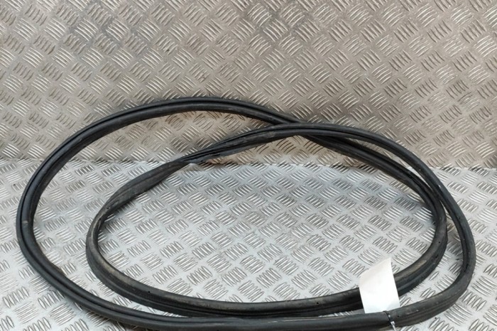 Garnitura de cauciuc haion AUDI Q5 FY 2021 OEM: 80A827705C 28601503