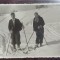 Fotografie tip carte postala - Cuplu in varsta pe schiuri (cenzurata)