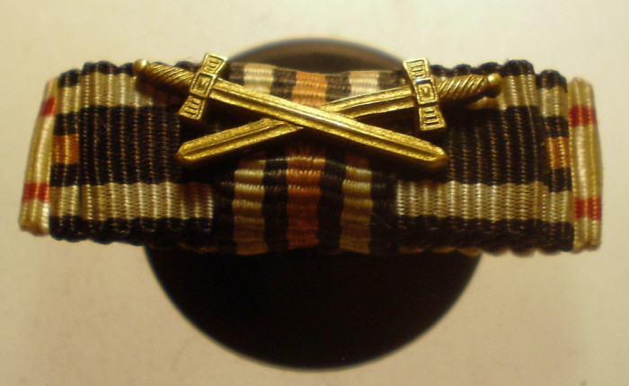 M.099 GERMANIA WWII RIBBON X 3 BARETA CU NASTURE