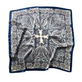 Cumpara ieftin Esarfa satin albastra cu imprimeu paisley