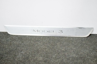 Ornament prag dreapta față TESLA MODEL 3 2019 OEM: 1504763-00-A 11250599 foto
