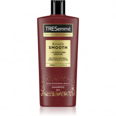 TRESemmé Keratin Smooth şampon de netezire pentru par indisciplinat 685 ml