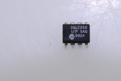 24LC256 IC EEPROM SERIELL 256KBYTE DIP-8 24LC256-I/P MICROCHIP foto
