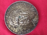 MEDALIE MIHAI SADOVEANU , Ilustru scriitor roman .1880-1961 .bRONZ PLACAT CU ARGINT .Diametru 60 mm .Cu patina timpului .