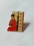 Insigna pin Mikado, cu gheisa japoneza