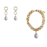 Cumpara ieftin Set bratara si cercei Avon Lestari , rafinament auriu cu perle elegante si design feminin